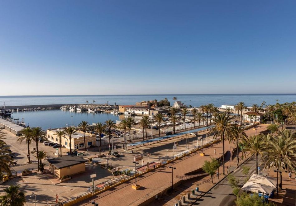 На първа линия в Коста Дел Сол, Испания: 7 нощувки на човек със закуски и вечери + самолетен билет от София + панорамна обиколка на Малага в LAS PALMERAS 4*, Фуенхирола, снимка 10