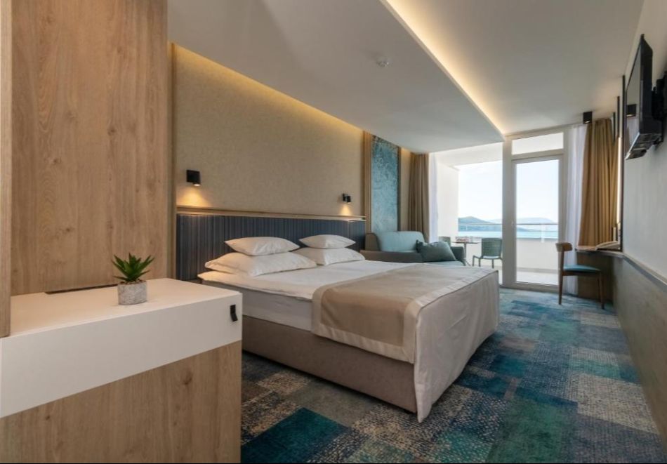 На първа линия в курорта Неум, Босна и Херцеговина: Полет от София + 3 нощувки на човек със закуски и вечери в Hotel Sunce 4* + екскурзия до град Мостар и водопадите Кравиц, снимка 6