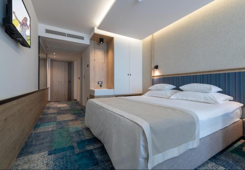 На първа линия в курорта Неум, Босна и Херцеговина: Полет от София + 3 нощувки на човек със закуски и вечери в Hotel Sunce 4* + екскурзия до град Мостар и водопадите Кравиц, снимка 9