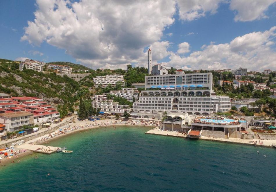 На първа линия в курорта Неум, Босна и Херцеговина: Полет от София + 3 нощувки на човек със закуски и вечери в Hotel Sunce 4* + екскурзия до град Мостар и водопадите Кравиц, снимка 4