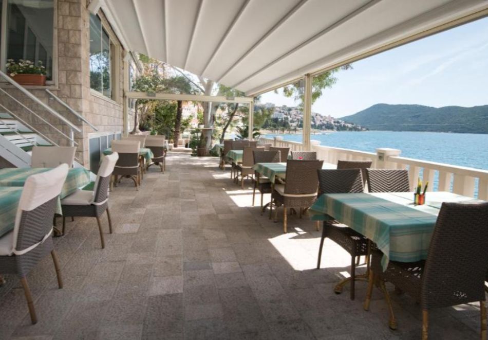 На първа линия в курорта Неум, Босна и Херцеговина: Полет от София + 3 нощувки на човек със закуски и вечери в Nova 4* + екскурзия до град Мостар и водопадите Кравиц, снимка 12