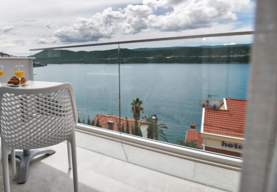 На първа линия в курорта Неум, Босна и Херцеговина: Полет от София + 3 нощувки на човек със закуски и вечери в Nova 4* + екскурзия до град Мостар и водопадите Кравиц, снимка 6