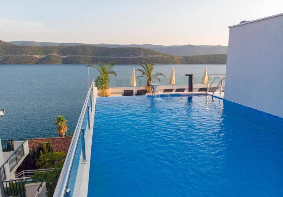 На първа линия в курорта Неум, Босна и Херцеговина: Полет от София + 3 нощувки на човек със закуски и вечери в Nova 4* + екскурзия до град Мостар и водопадите Кравиц, снимка 2