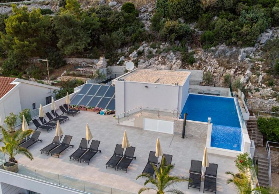 На първа линия в курорта Неум, Босна и Херцеговина: Полет от София + 3 нощувки на човек със закуски и вечери в Nova 4* + екскурзия до град Мостар и водопадите Кравиц, снимка 4