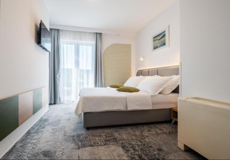 На първа линия в курорта Неум, Босна и Херцеговина: Полет от София + 3 нощувки на човек със закуски и вечери в Nova 4* + екскурзия до град Мостар и водопадите Кравиц, снимка 9