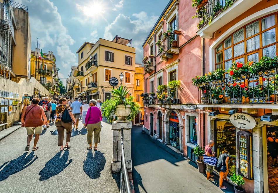 Екскурзия до Катания, Италия + обиколка с екскурзовод: Полет от София + 3 нощувки със закуски за човек и възможност за посещение на Етна и Таормина, Сиракуза и Ното, снимка 4