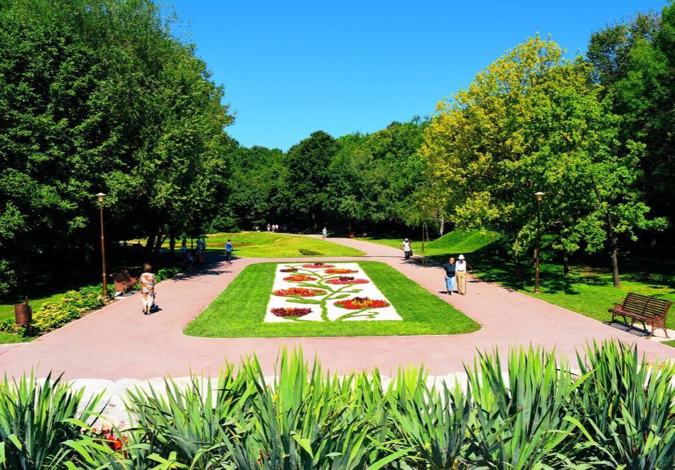 Великденска екскурзия до Крайова, Румъния: Транспорт от София + 2 нощувки на човек със закуски, снимка 3