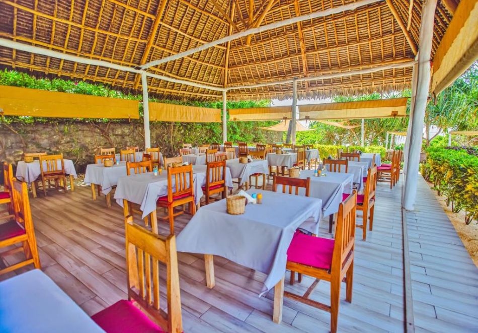 На първа линия в AHG SUN BAY MLILILE BEACH HOTEL 4*, Занзибар: Самолетен билет от София + 7 нощувки на човек на база All Inclusive, снимка 13