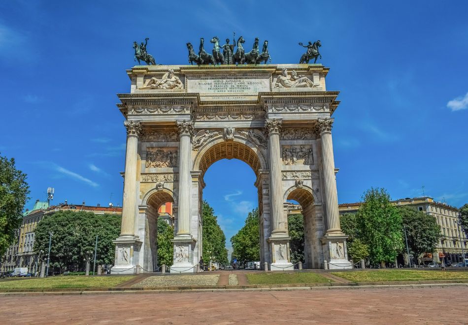 Екскурзия до Милано, Италия + обиколка с екскурзовод: Полет от София + 3 нощувки със закуски за човек и възможност за посещение на Лугано, Комо и Маджоре, снимка 4