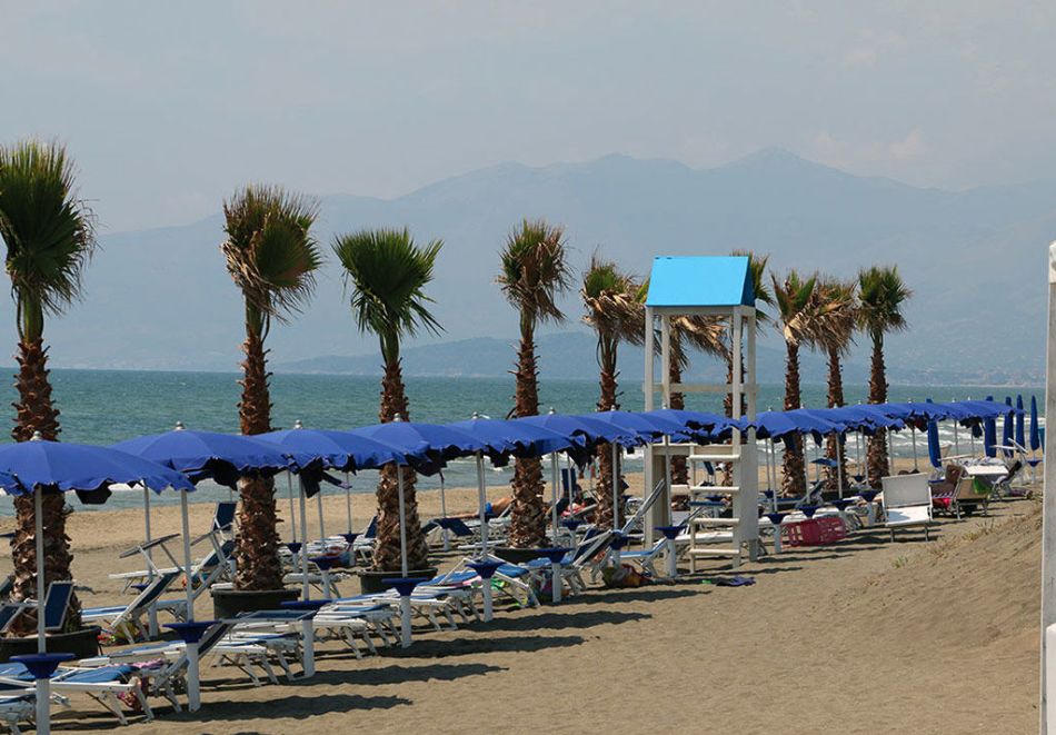 Ранни записвания на метри от плажа в Кампания, Италия: Полет от София + 7 нощувки на човек със закуски и вечери в хотел La Serra Italy Village Beach Resort 4* + басейн, чадър и шезлонг на плажа, снимка 11