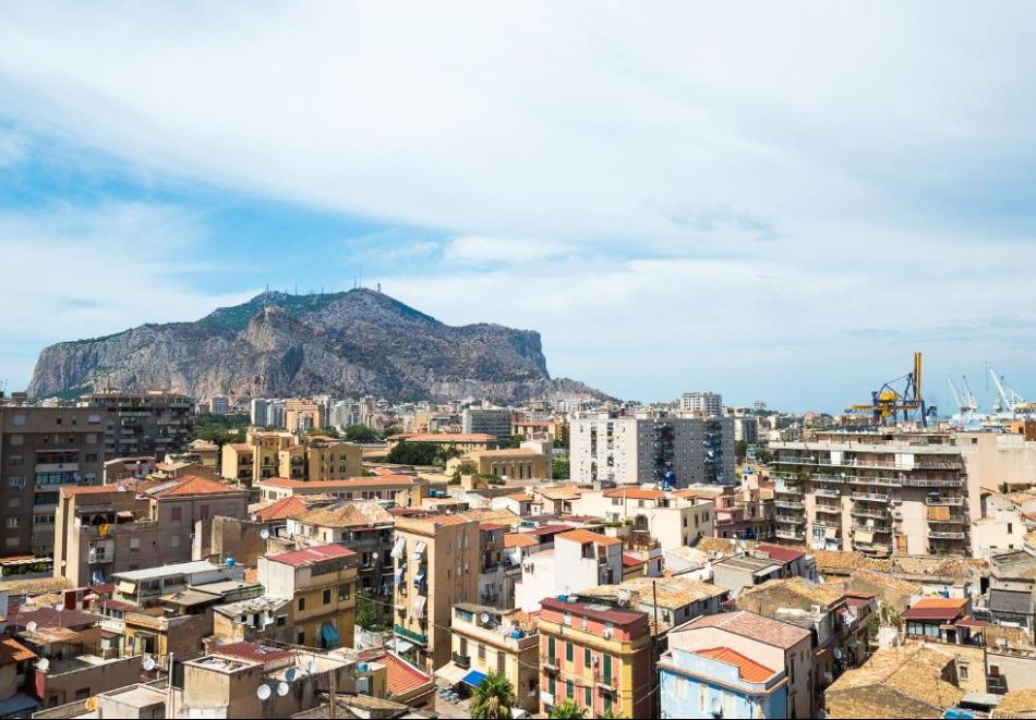 Екскурзия до Катания, Италия + обиколка с екскурзовод: Полет от София + 3 нощувки със закуски за човек и възможност за посещение на Етна и Таормина, Сиракуза и Ното, снимка 2