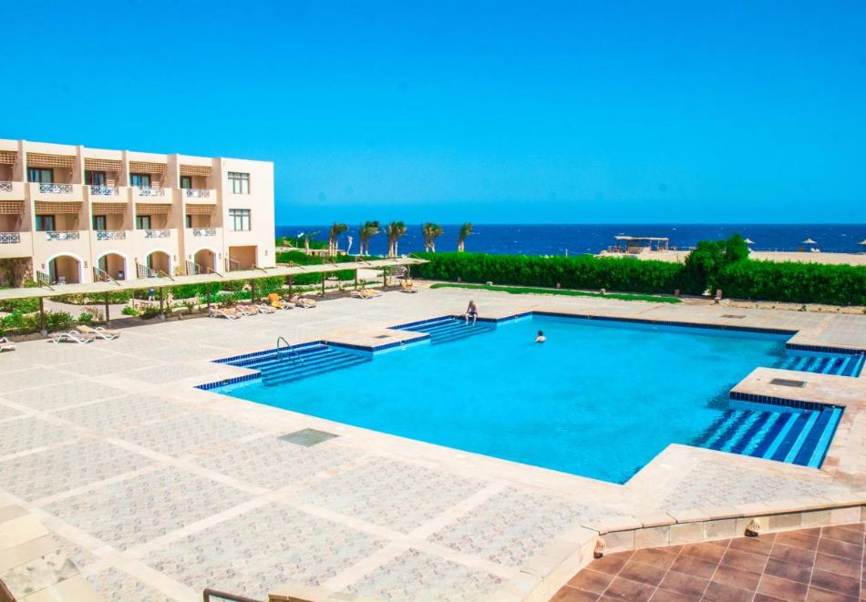 На първа линия в Хургада, Египет: Полет от София + 7 нощувки на човек на база All Inclusive в Viva Blue Resort 5*, снимка 3