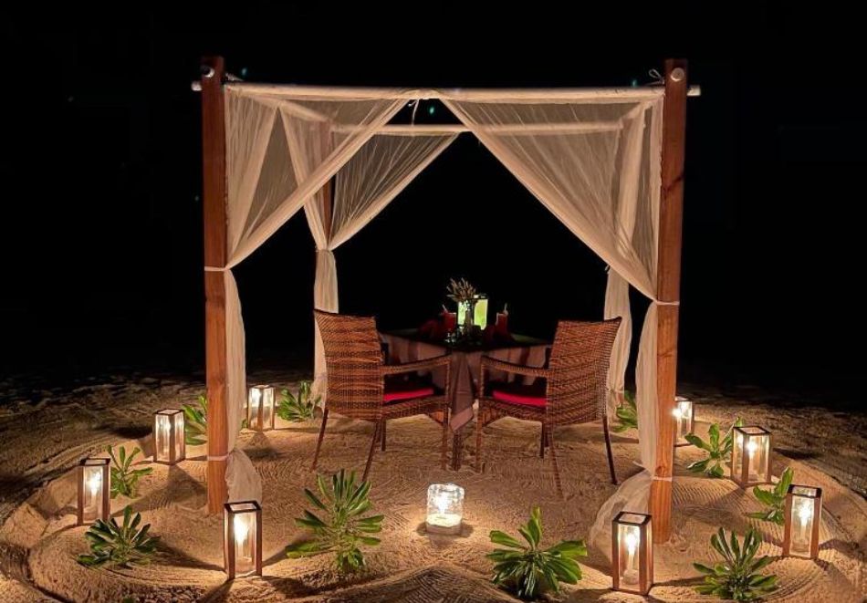 Почивка на Малдивите: Полет от София + 7 нощувки на човек със закуски и вечери в Triton Beach hotel 4*+ екскурзия с шнорхелинг и нощен риболов, снимка 6