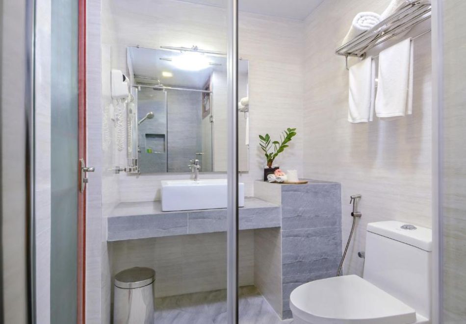 Почивка на Малдивите: Полет от София + 7 нощувки на човек със закуски и вечери в Triton Beach hotel 4*+ екскурзия с шнорхелинг и нощен риболов, снимка 9