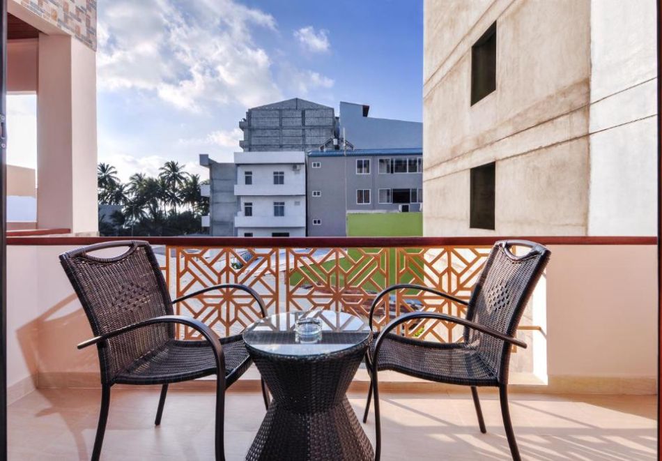 Почивка на Малдивите: Полет от София + 7 нощувки на човек със закуски и вечери в Triton Beach hotel 4*+ екскурзия с шнорхелинг и нощен риболов, снимка 8