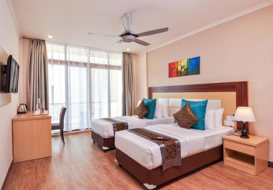 Почивка на Малдивите: Полет от София + 7 нощувки на човек със закуски и вечери в Triton Beach hotel 4*+ екскурзия с шнорхелинг и нощен риболов, снимка 7