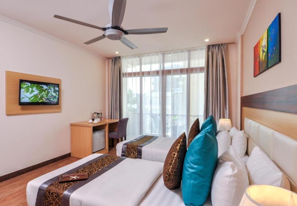 Почивка на Малдивите: Полет от София + 7 нощувки на човек със закуски и вечери в Triton Beach hotel 4*+ екскурзия с шнорхелинг и нощен риболов, снимка 10