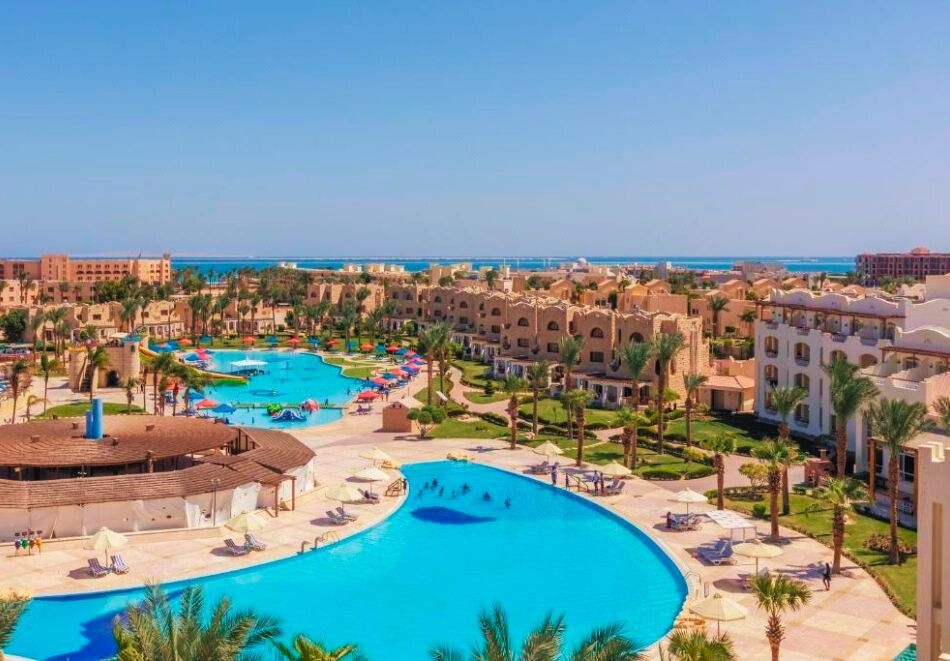 На първа линия в Хургада, Египет: Полет от София + 7 All Inclusive нощувки на човек в ROYAL LAGOONS RESORT & AQUAPARK 5*, снимка 3