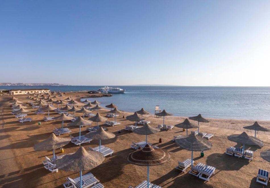 На първа линия в Хургада, Египет: Полет от София + 7 All Inclusive нощувки на човек в ROYAL LAGOONS RESORT & AQUAPARK 5*, снимка 13