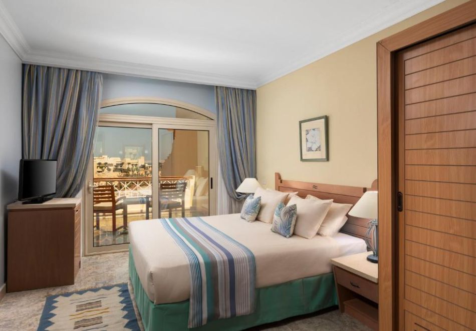 На първа линия в Хургада, Египет: Полет от София + 7 All Inclusive нощувки на човек в ROYAL LAGOONS RESORT & AQUAPARK 5*, снимка 8