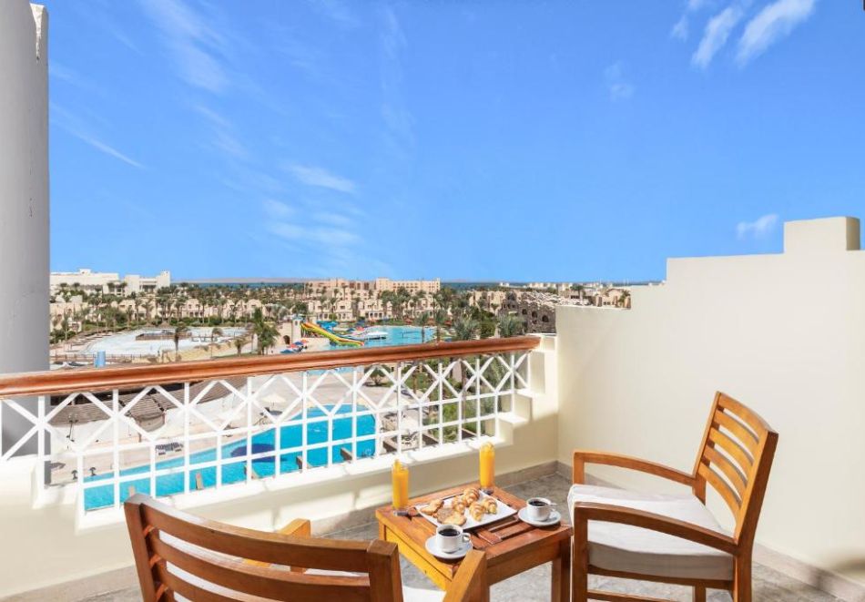 На първа линия в Хургада, Египет: Полет от София + 7 All Inclusive нощувки на човек в ROYAL LAGOONS RESORT & AQUAPARK 5*, снимка 10