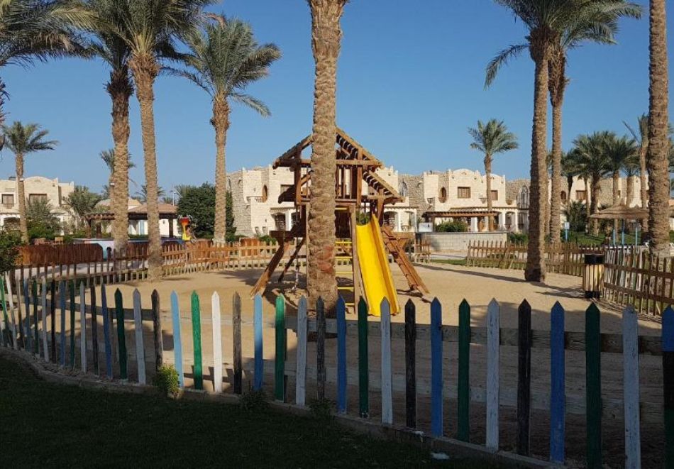 На първа линия в Хургада, Египет: Полет от София + 7 All Inclusive нощувки на човек в ROYAL LAGOONS RESORT & AQUAPARK 5*, снимка 14