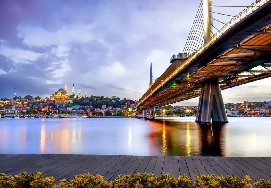 Екскурзия за 8-ми март до Истанбул: Транспорт от София + 2 нощувки на човек със закуски в хотел Freya 4* с възможност за празнична вечеря с гост изпълнител Наташа Джорджевич + басейн и релакс зона от ТА Йонека Турс, снимка 9