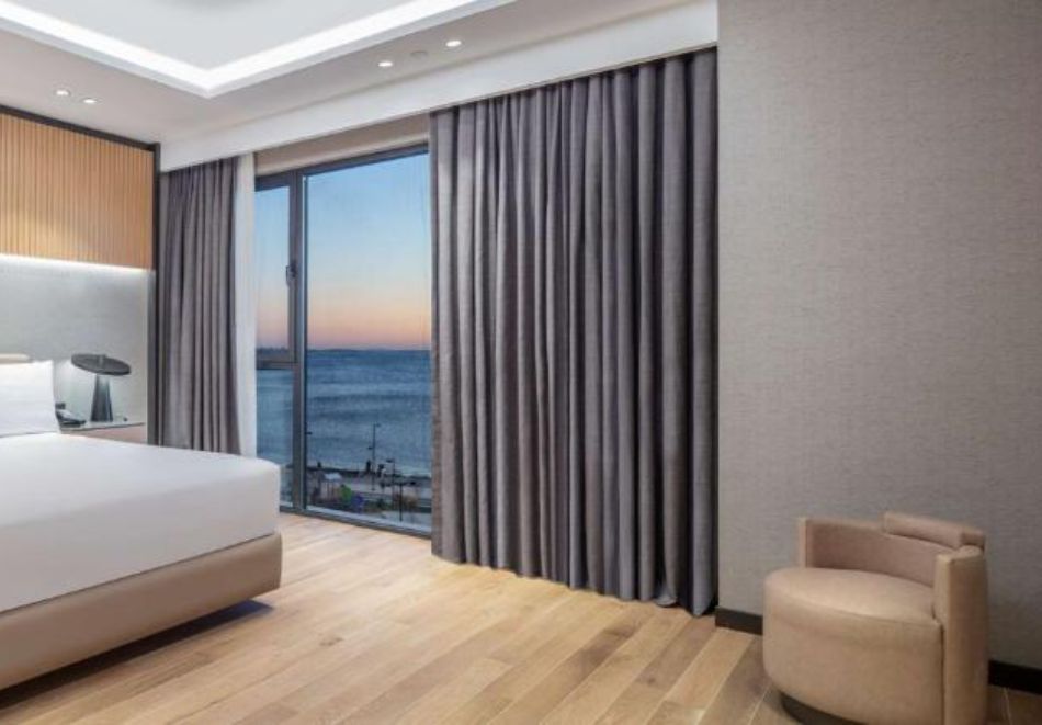 Великден в Чанаккале, Турция: 3 нощувки на човек със закуски и празничен обяд с DJ + басейн и релакс зона в хотел Hilton 5* от ТА Йонека Турс. С възможност за транспорт от Варна или София, снимка 6