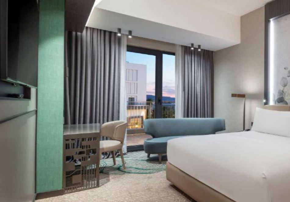 Великден в Чанаккале, Турция: 3 нощувки на човек със закуски и празничен обяд с DJ + басейн и релакс зона в хотел Hilton 5* от ТА Йонека Турс. С възможност за транспорт от Варна или София, снимка 7