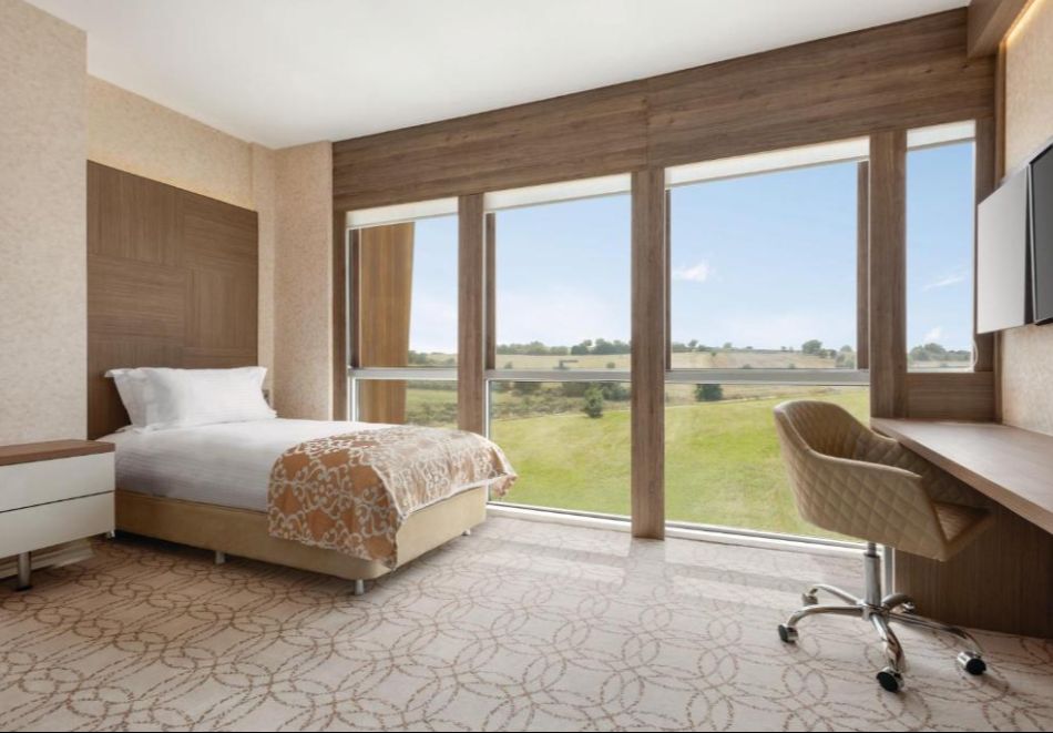 8-ми март в Черкезкьой, Турция: Транспорт + нощувка на човек със закуска и празнична вечеря с DJ + релакс зона в хотел Wyndham Cerkezkoy 5* + шопинг в Чорлу и Люлебургаз от Ню Сън Травел. Тръгване от Варна, Слънчев бряг и Бургас, снимка 2