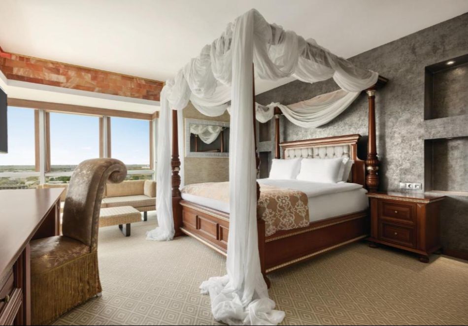 8-ми март в Черкезкьой, Турция: Транспорт + нощувка на човек със закуска и празнична вечеря с DJ + релакс зона в хотел Wyndham Cerkezkoy 5* + шопинг в Чорлу и Люлебургаз от Ню Сън Травел. Тръгване от Варна, Слънчев бряг и Бургас, снимка 3