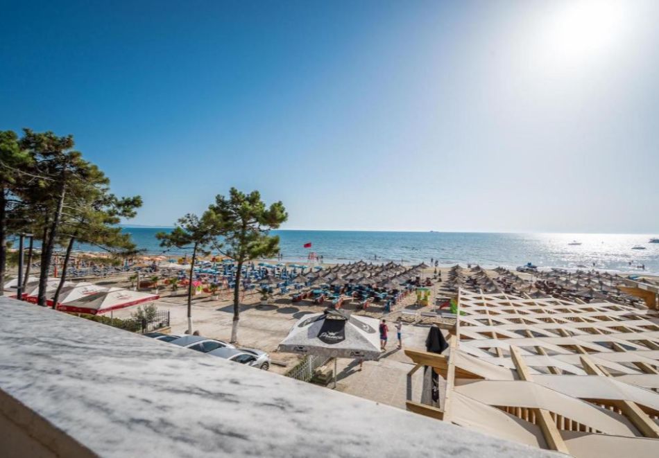 Почивка на първа линия в Дуръс, Албания: Транспорт + 7 нощувки на човек със закуски и вечери в хотел Kamomil, снимка 4