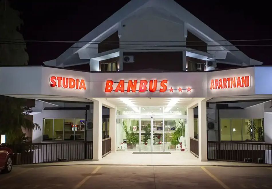 Почивка на първа линия в Дуръс, Албания: Транспорт + 7 нощувки на човек със закуски и вечери в хотел Kamomil, снимка 11