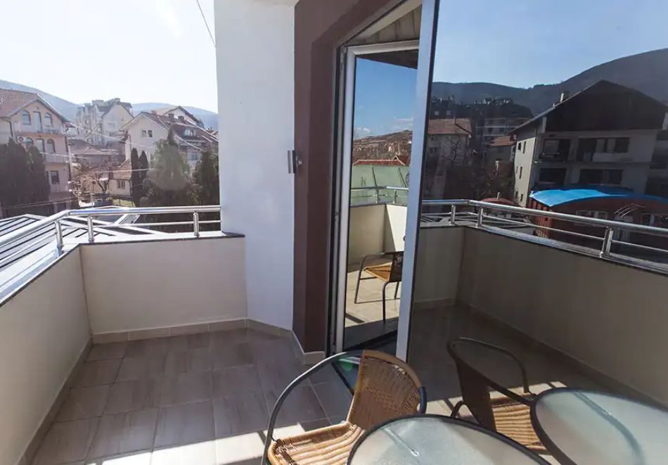 Почивка на първа линия в Дуръс, Албания: Транспорт + 7 нощувки на човек със закуски и вечери в хотел Kamomil, снимка 14