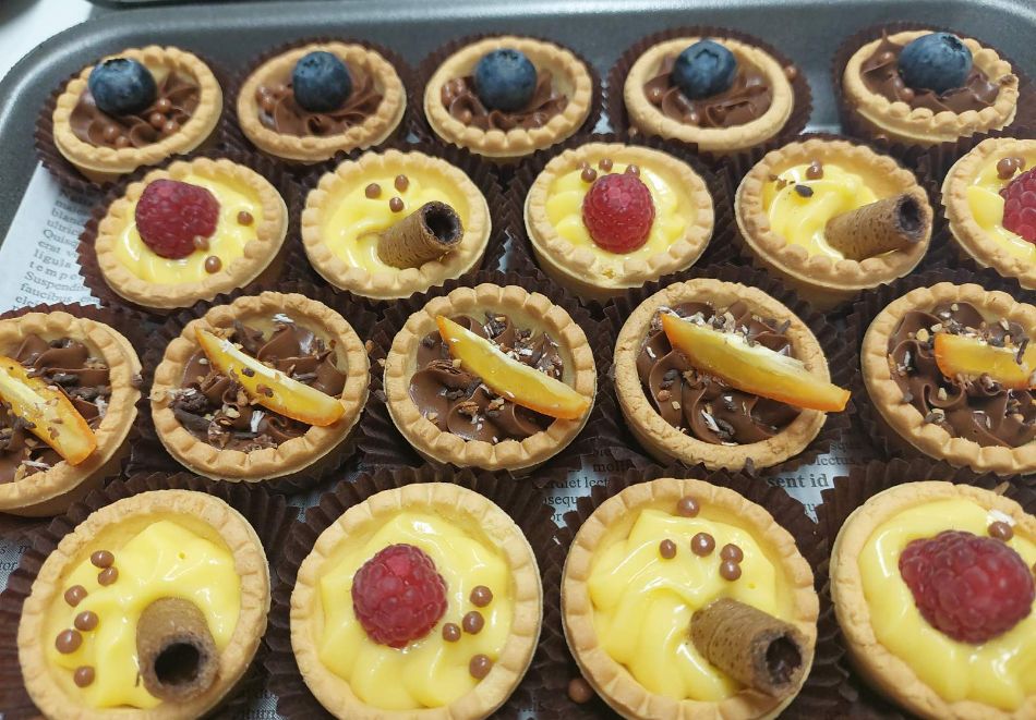 Сет Рожден ден: 180 бр. солени и сладки коктейлни хапки в 6 плата от Деличи кетъринг, София, снимка 8