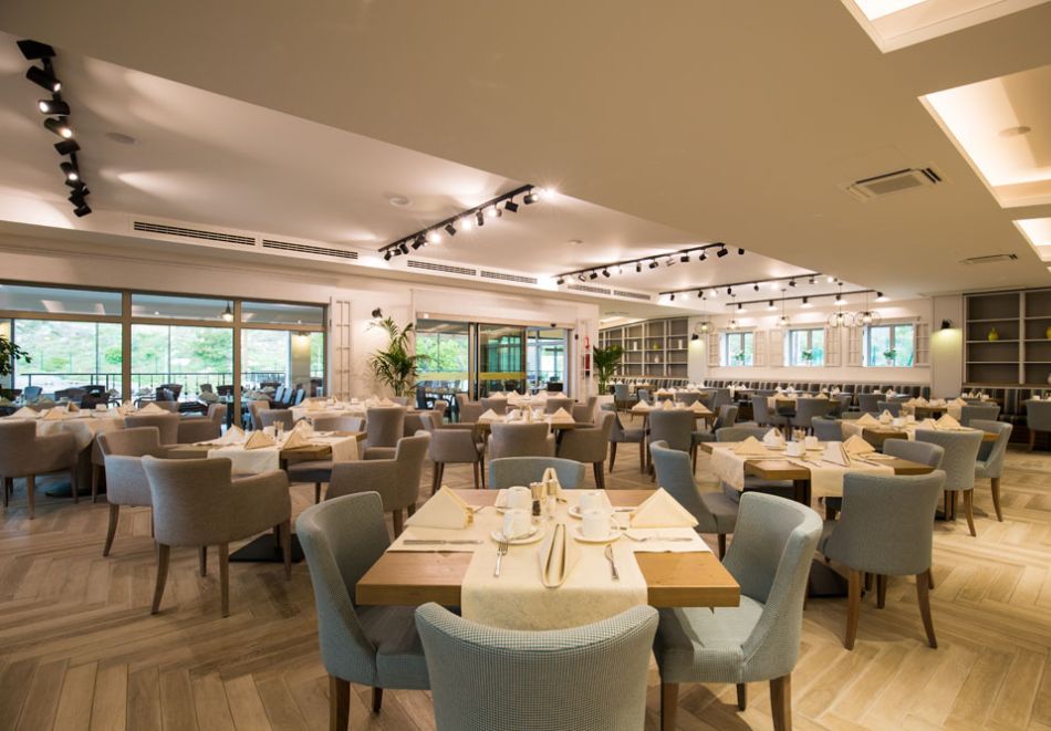 На първа линия на о. Тасос, Гърция: Нощувка на човек със закуска и вечеря + басейн, чадър и шезлонг на плажа в Thassos Grand Resort 5*. Дете до 6г. БЕЗПЛАТНО!, снимка 16