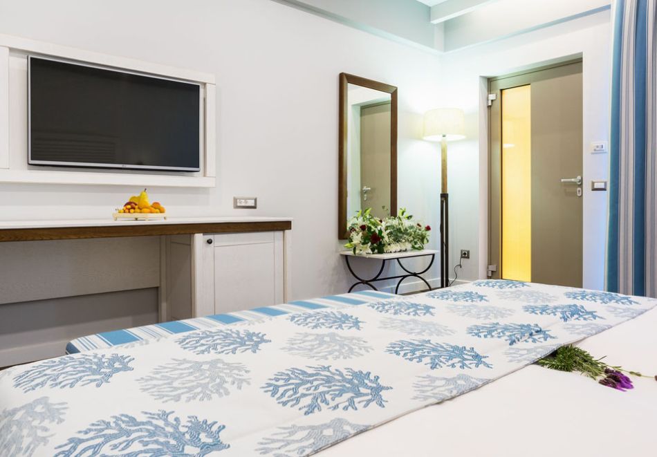 На първа линия на о. Тасос, Гърция: Нощувка на човек със закуска и вечеря + басейн, чадър и шезлонг на плажа в Thassos Grand Resort 5*. Дете до 6г. БЕЗПЛАТНО!, снимка 12