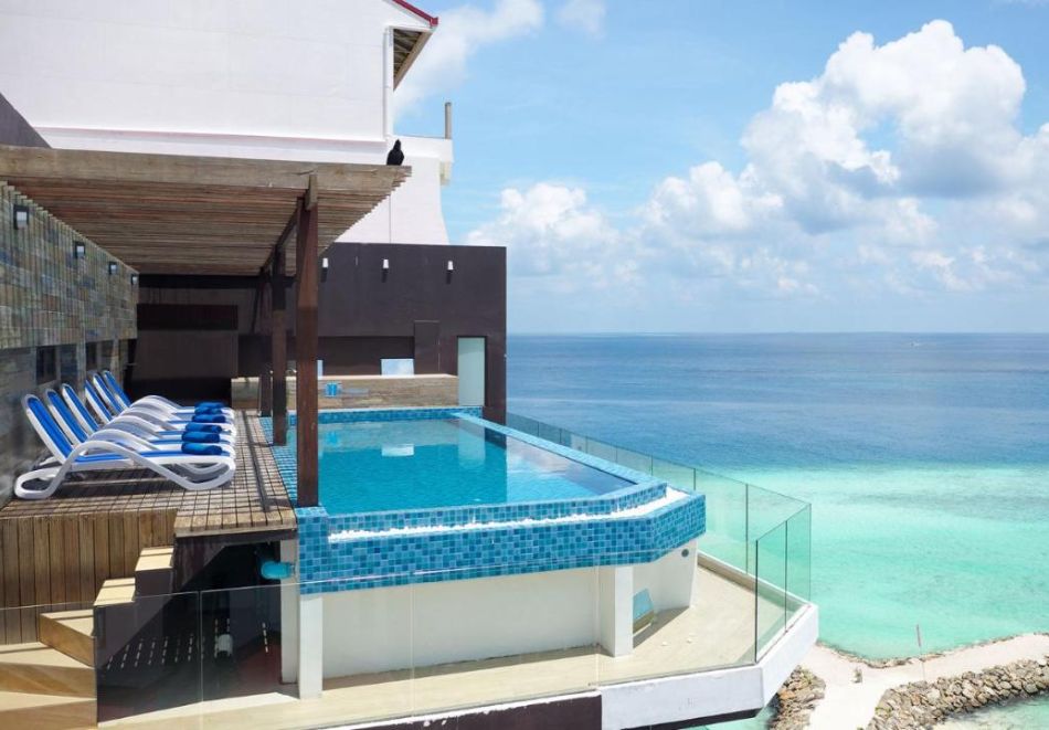 Почивка на Малдивите: Полет от София + 5 нощувки на човек със закуски и вечери в ARENA BEACH HOTEL 4* + екскурзия с шнорхелинг и нощен риболов, снимка 4