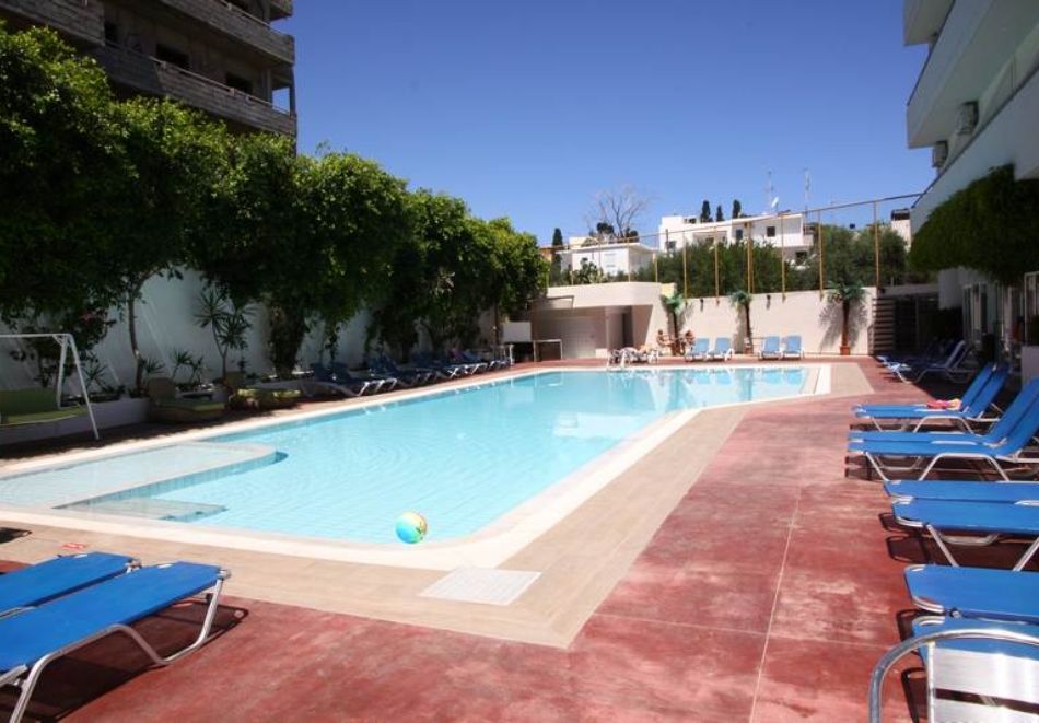 Ранни записвания на 50м. от плажа на о. Крит, Гърция: Полет от София + 7 нощувки на човек със закуски и вечери в хотел Porto Plaza***, снимка 2