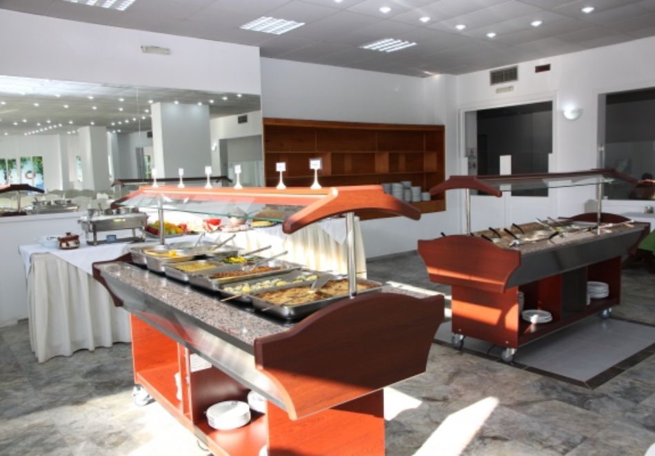 Ранни записвания на 50м. от плажа на о. Крит, Гърция: Полет от София + 7 нощувки на човек със закуски и вечери в хотел Porto Plaza***, снимка 5