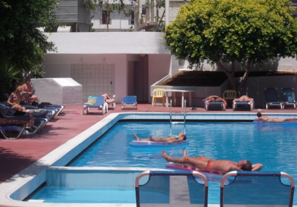 Ранни записвания на 50м. от плажа на о. Крит, Гърция: Полет от София + 7 нощувки на човек със закуски и вечери в хотел Porto Plaza***, снимка 3