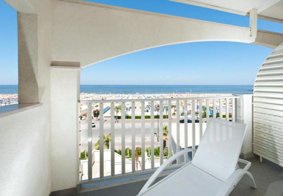 Почивка в Римини, Италия: Чартърен полет от София + 7 нощувки на човек със закуски в YES HOTEL TOURING 4*, снимка 9