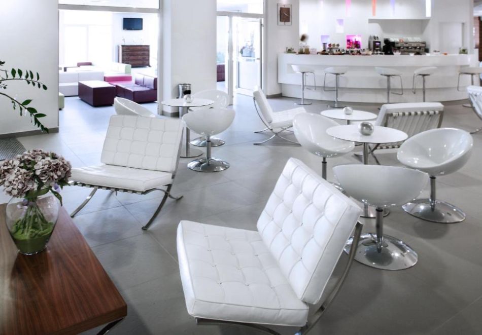 Почивка в Римини, Италия: Чартърен полет от София + 7 нощувки на човек със закуски в YES HOTEL TOURING 4*, снимка 12