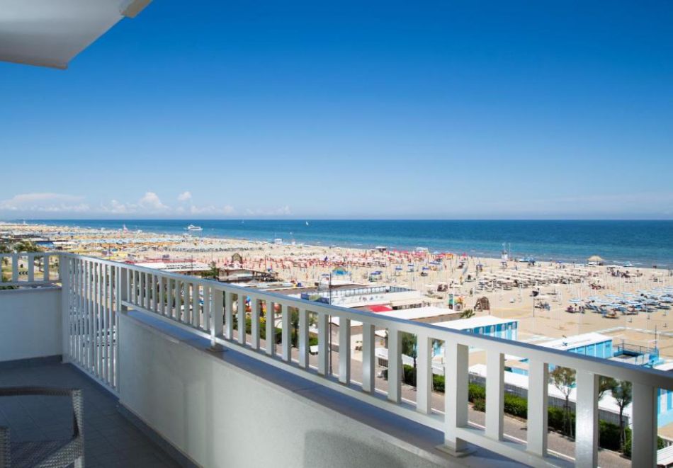 Почивка в Римини, Италия: Чартърен полет от София + 7 нощувки на човек със закуски в YES HOTEL TOURING 4*, снимка 7