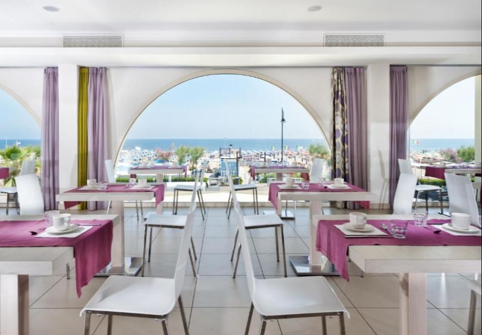 Почивка в Римини, Италия: Чартърен полет от София + 7 нощувки на човек със закуски в YES HOTEL TOURING 4*, снимка 14