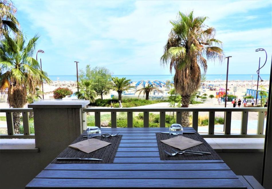 Почивка в Римини, Италия: Чартърен полет от София + 7 нощувки на човек със закуски в YES HOTEL TOURING 4*, снимка 11