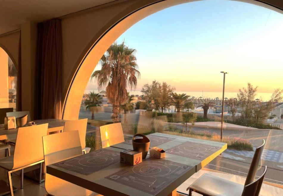 Почивка в Римини, Италия: Чартърен полет от София + 7 нощувки на човек със закуски в YES HOTEL TOURING 4*, снимка 10