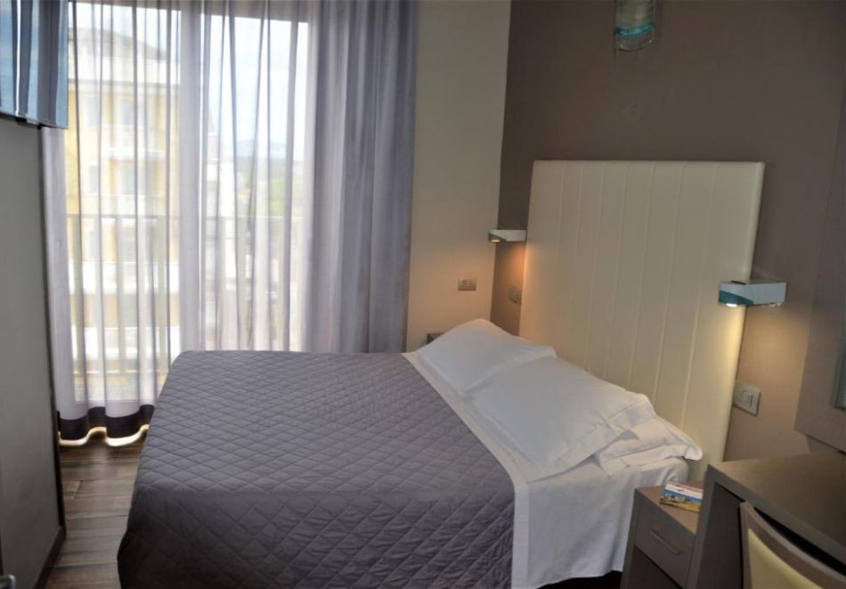 Почивка в Римини, Италия: Чартърен полет от София + 7 нощувки на човек със закуски в YES HOTEL TOURING 4*, снимка 8