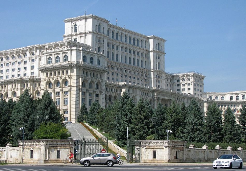 Великденска екскурзия до Синая и Букурещ, Румъния: Транспорт + 2 нощувки на човек със закуски + посещение на двореца Пелеш и Синайския манастир, снимка 6