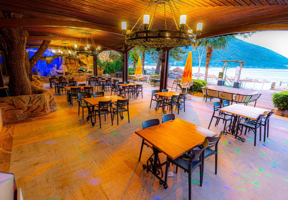 На първа линия в Мармарис, Турция: Чартърен полет от София + 7 нощувки на човек на база All Inclusive в GOLMAR BEACH HOTEL, снимка 8